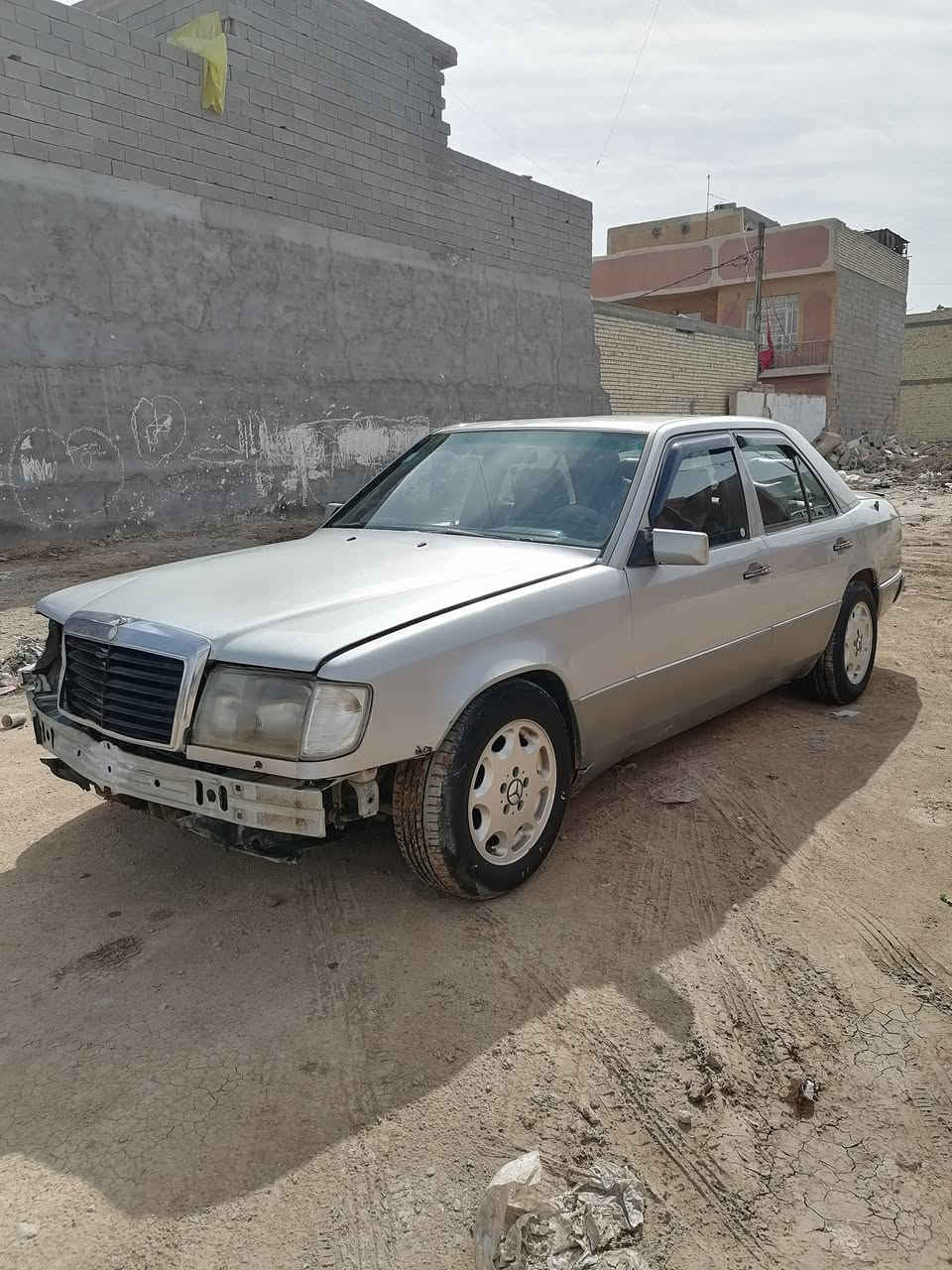 السلام عليكم مارسدس دب موديل 1990 للبيع
رقم بغداد سنوية ل٢٩ مكينة وكير بطه خير من الله
سياره حلوه بيه حادث بسيط واضح بالصوره
سعر ٦٥ وبيه مجال للطيبين
مكان السياره بغداد سبع قصور ***********
