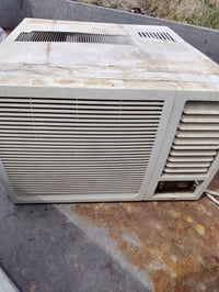 مكيف • ٢ طن • شغال