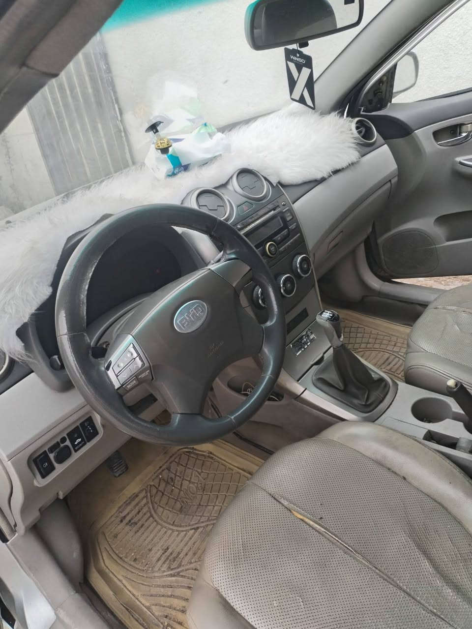 سلام عليكم سياره نوع بيوايدي موديل2013 فول مواصفات واحد عل واحد بصمه فتحه تحكم ستيرن جهة مكفوله منوالحادث والضربه والتبديل والفتح بيه شخوط بس كفاله كير مكينه حداديه تخم تاير تبريد تدفىه تبريد ثلج شاير بل مري بيه صبغ بس العنوان كربلاء السعر 39وبيه مجال حك الجيه شي بسيط الهاتف ***********مامتواجد عل فيس بيع فقط
