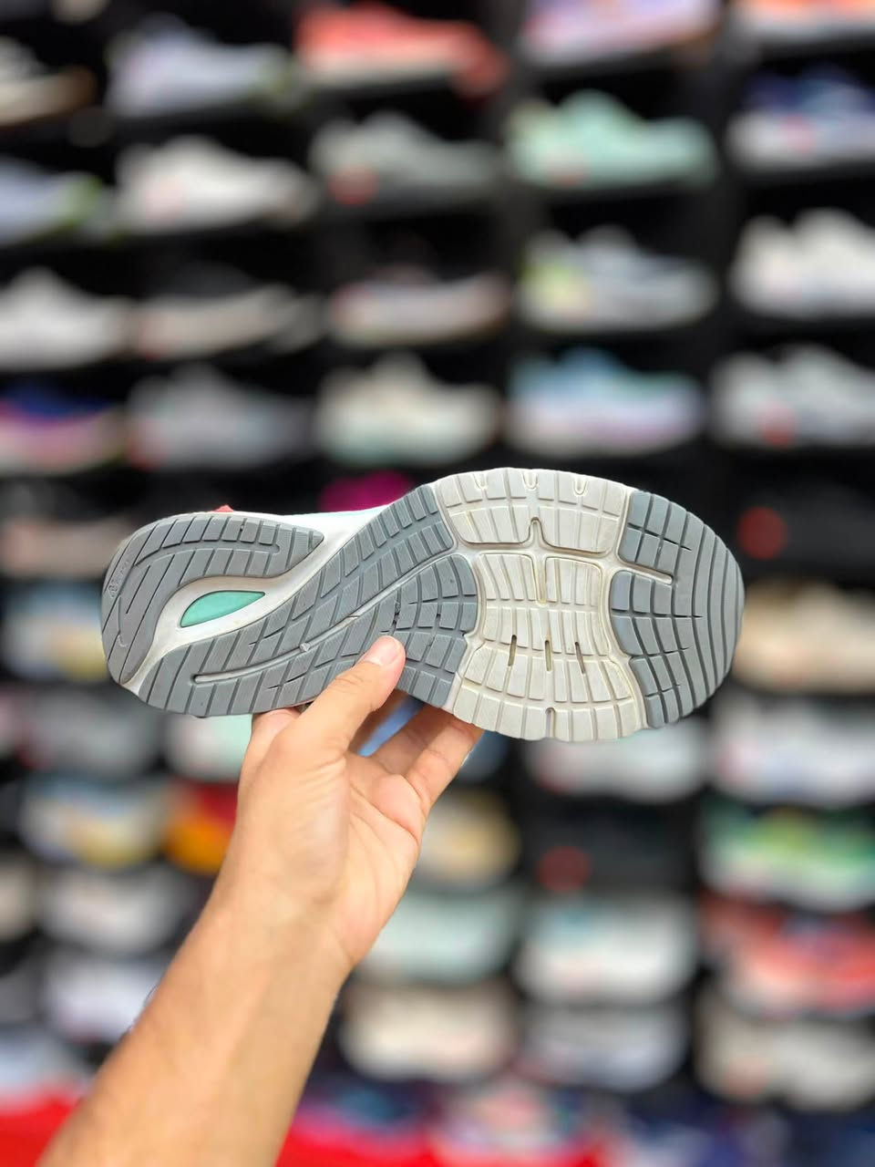 حذاء New Balance 860v10

مخصص للجري والمشي، يتميز بتصميمه الذي يجمع بين الدعم والثبات والراحة الفائقة أثناء الحركة.

قياس 42.5 القدم 27

السعر 75 الف

توصيل 5 محافظات 3 داخل النجف 
العنوآن نجف ملحق الروان
*********** واتساب
