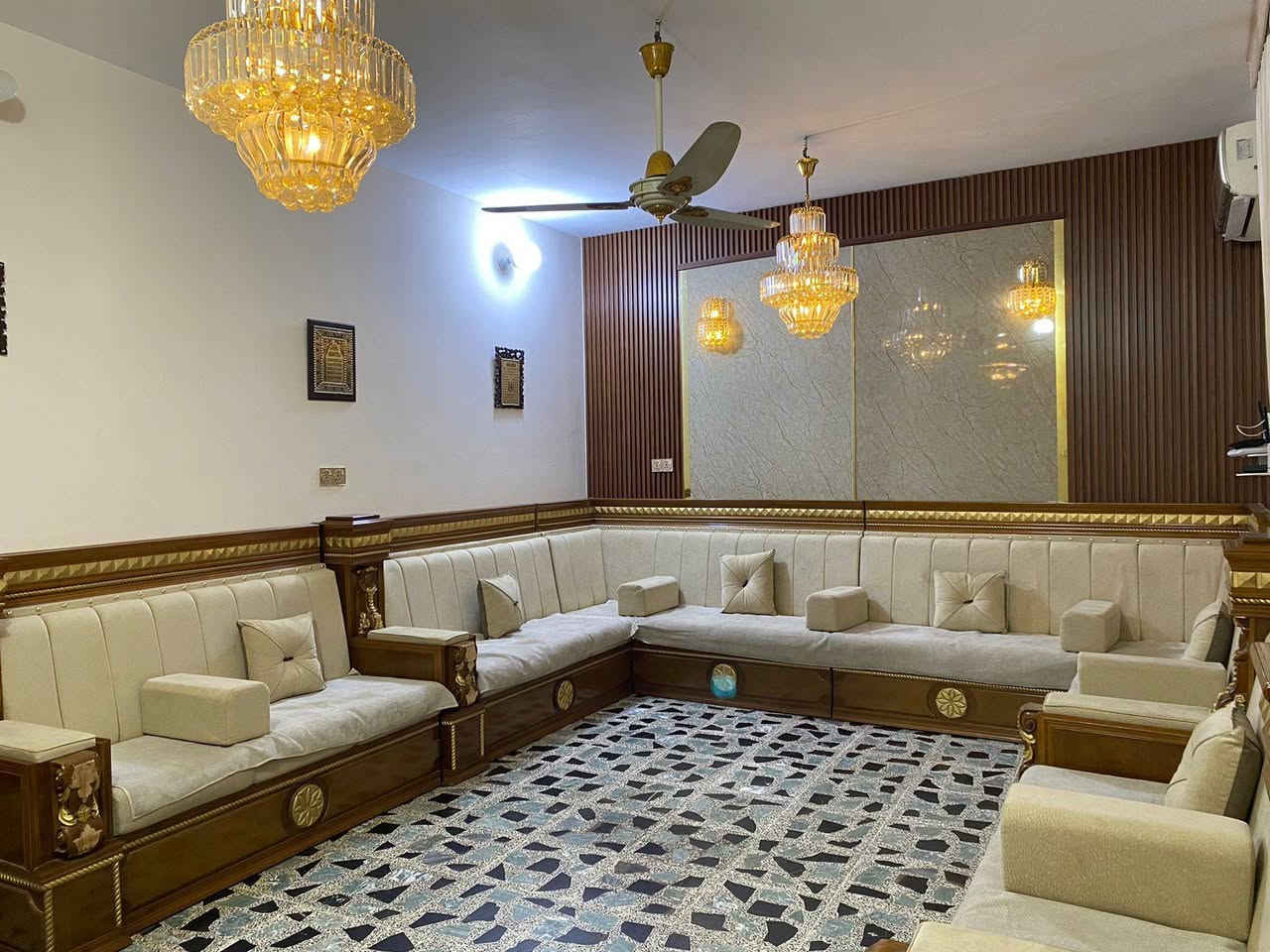 #بيت #للبيع
في التاميم الثانيه 
ركن
250 متر 
شارع 8
السعر 170 قابل للتفاوض 
طابقين اربع غرف نوم 
مكتب بارق للعقار شارع 60مقابل المول الجديد 
الهاتف ***********
