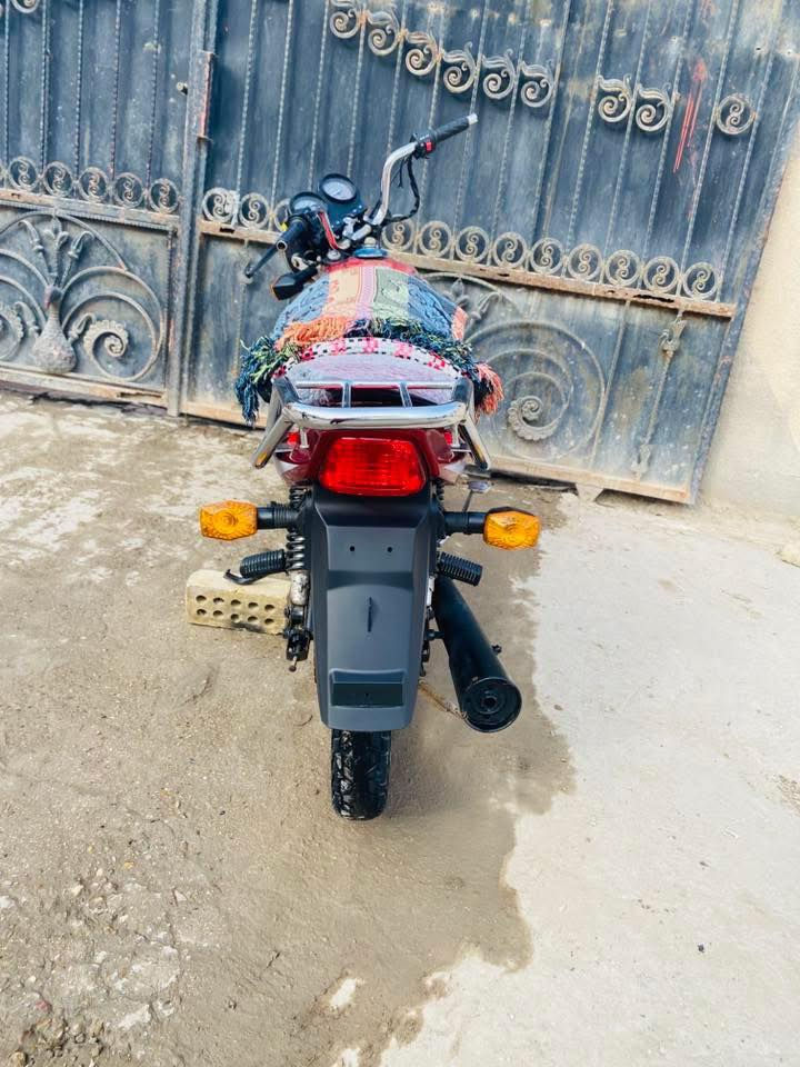 السلام عليكم …. للبيع دايوان عضم موديل 2018كلك كلك مكينته خرسه شلع ومعدل فول كهربائيات كله شغاله دراجه كامله ماناقصه شي تركب وتروح سعره 475وبيه مجال بسيط للشراي مكاني بابل المسيب السده الهنديه ***********
