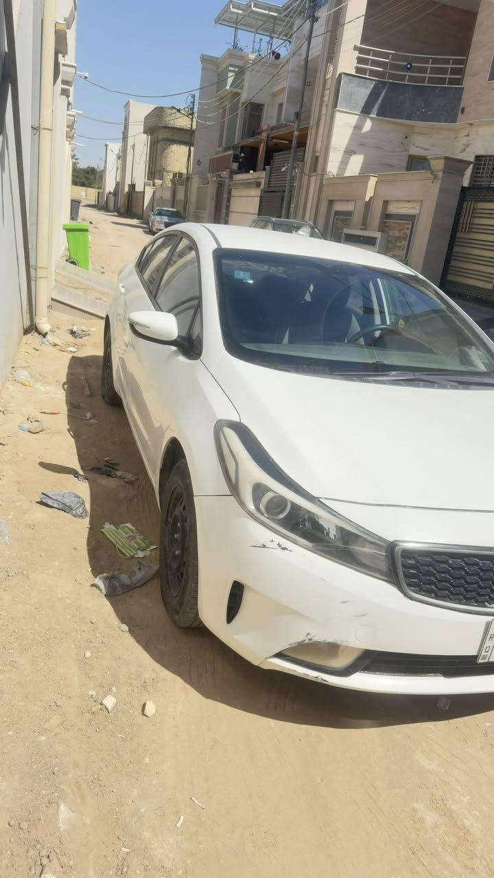 السلام عليكم كيا سيراتو 17 السيارة 3 قطع صبغ اثر شخوط بدون حادث والبنيد مبدل اثناء المشي راجع البنيد عكس ومبدلينه والتكم الي بالبداية على كد شبر شبر صبغ اثر شخوط همينه والقطع البابين اليمين الباب الخلفي جهة العبري مصبوغ كامل والباب الامامي جهة العبري مصبوغ ربع تقريباً والجاملغ الخلفي بدون حادث السيارة ماشية 171 وكسور المكينة مبدلة جديدة ما صارلها شهرين الكير نظيف وتراي وين ما تحب تبريدها شغال لكن نقص غاز تجي وتدلل عليه السعر 110 وبيها مجال  واتساب ما موجود فقط اتصال ***********
