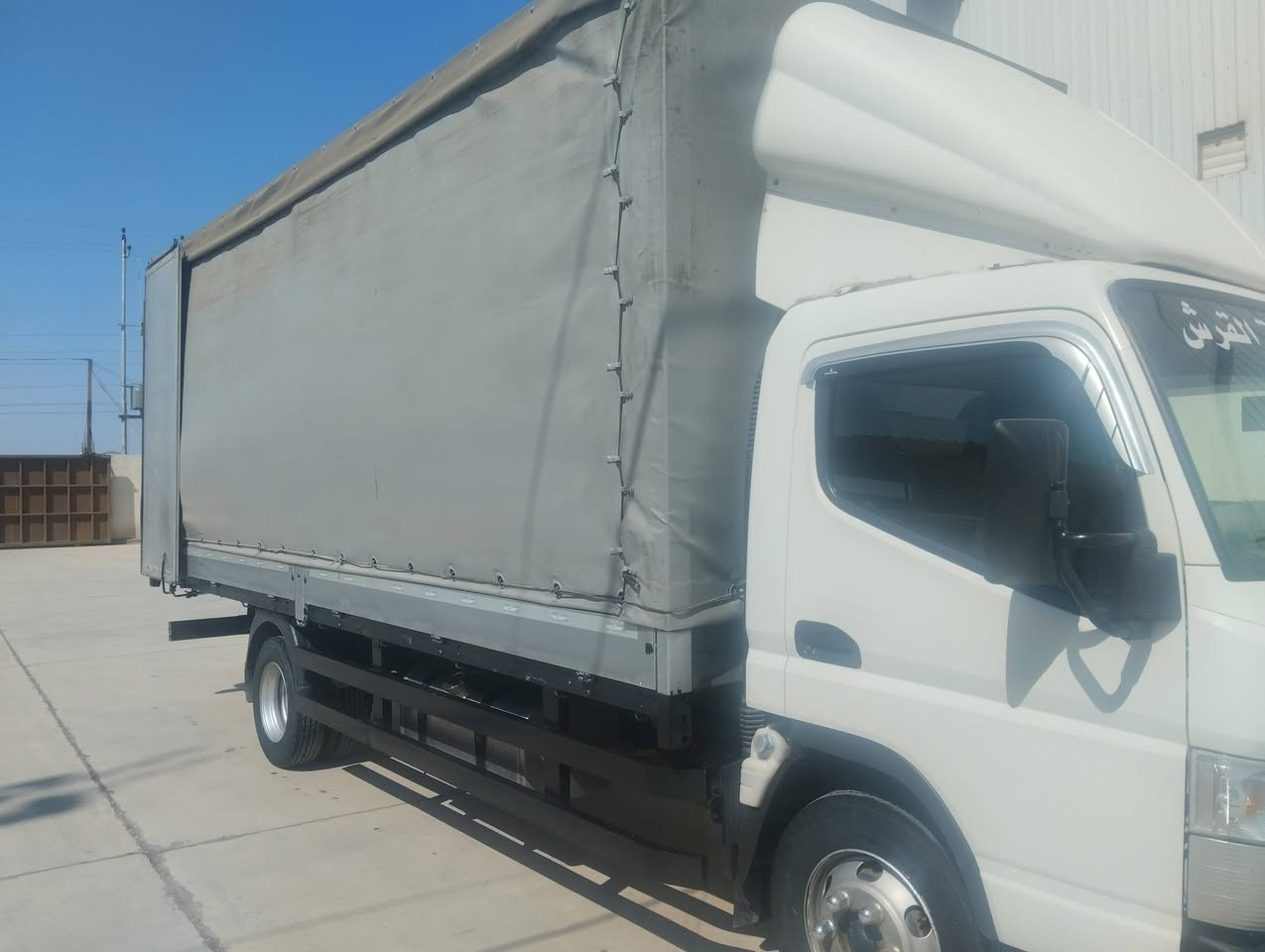 السلام عليكم كنتر موديل 23 اربعه سوبر انجكتر طول بدي 6.25 ماشيه 74 الف تاير 17.5 تانكي 225 والسعر 28000 دولار للاستفسار على الرقم *********** المكان الفلوجه
