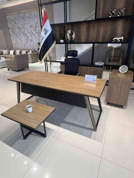 اثاث مكتبي فاخر جديد للبيع ب ٨٥٠ الف
اثاث مكتبي يحتوي
 على ميز ٢٢٠ سم و طبلة وملحق وكومدي بدون كرسي 
اشتريته قبل شهر من عنوان الامتياز ب مليون و٤٠٠ الف للبيع
((((((بسعر ٨٥٠ الف )))))))
***********
