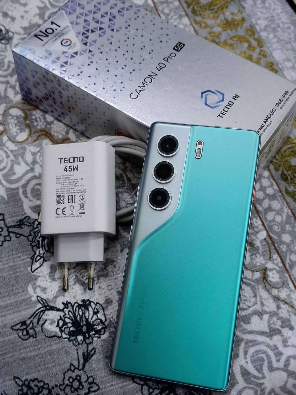 السلام عليكم
‏
‏تكنو كامون 40 برو 5g
‏استعمال اقل الشهر
‏مواصفاته معروفه 
‏ملحقاته كامله كارتون + شاحن + اربع كفرات هديه 
‏مكفول ونضيف كلش اخو الجديد
‏
‏السعر 350 
‏مكاني نجف حي الشرطه
‏للأستفسار خاص النجف, العراق


**إذا كنت صاحب هذا الإعلان وتريد حذفه لأي سبب، رجاءا أرسل رسالة إلى الدعم الفني**