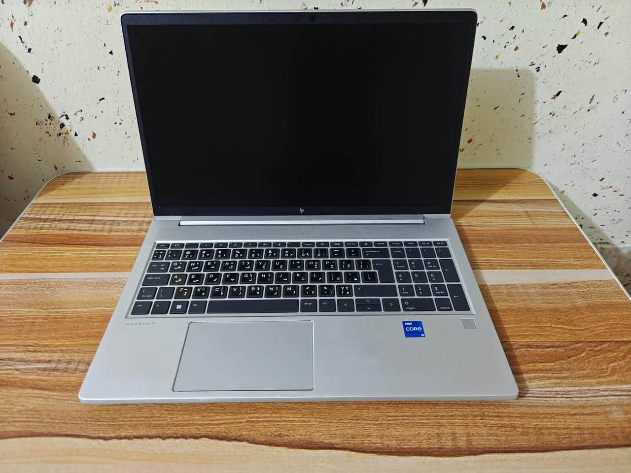━━━━━━━━━━━━━━
⚙️ المواصفات:

🔹الموديل HP EliteBook 650 G9 الجيل 12

🔹 معالج Intel Core i5-1245U 12th Gen 

🔹 ذاكرة 8GB RAM

🔹 تخزين سريع SSD 256GB

🔹 كرت شاشة Intel UHD Graphics داخلي 

🔹 شاشة 15.6 إنج

🔹نظام التشغيل ويندوز 11 برو الاصلي مفعل 

━━━━━━━━━━━━━━

🔌 المنافذ:

✅ 2× USB 3.2 Type-A

✅ USB Type-C

✅ HDMI

✅ LAN (RJ-45)

✅ منفذ سماعات 3.5mm

✅ منفذ الشحن الأصلي

━━━━━━━━━━━━━━

🎁 الملحقات المجانية:

🔸 الشاحن الأصلي

🔸 جنطة مع الجهاز

━━━━━━━━━━━━━━

💼 يناسب الاستخدامات التالية:

✔️ الدوام والشركات

✔️ الدراسة والجامعات

✔️ برامج الأوفيس والمحاسبة

✔️ الاجتماعات الأونلاين

✔️ التصفح والاستخدام اليومي

✔️ التصميم الخفيف وبرامج الفوتوشوب الأساسية

————————————————————————

السعر 400 الف وبيها مجال

‭***********‬
***********
