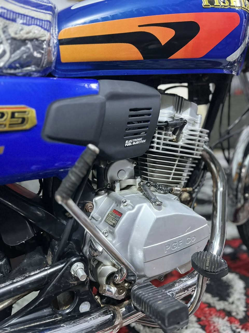 للبيع دراجه بيشرو مال ايران ١٢٥ سلف ٥ كير جاهزه وجديده وخير ﻣٰטּ الله وكلها مطابقه ﻣٰטּ طول للطول مكاني عواشه شراي اتصل ؏ رقم ***********
