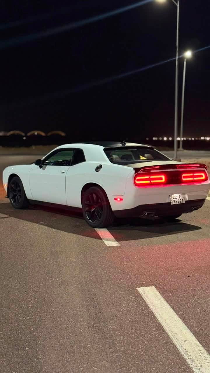 جالنجر Sxt موديل 2020
ماشية ٧٦ 
المواصفات داخل جلد احمر كشنات رياضي كهرباء 
تحكم الداخل فول كهرباء ستيرن كهرباء 
شاشة كبيرة 
تخم تايرات جديد 
ويل حجم 20 
كشنات تدفئة تبريد ستيرن تدفئة 
صدر مكينة تبريد السيارة كاملة وجاهزة
ضررها جاملغ بنيد بدون ايرباگ
بغداد القادسية
رقم اربيل بأسمي سنوية هزة جديدة
سعر : 187$
*********** علي
