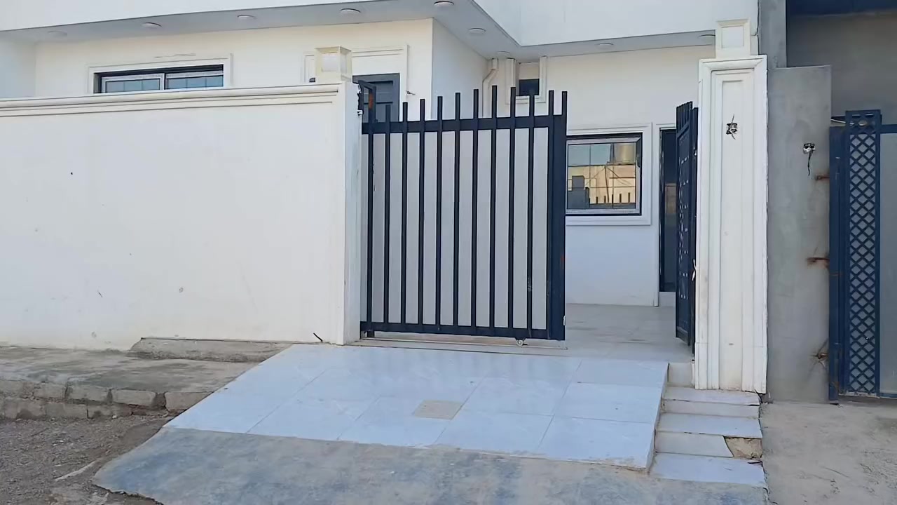 بيت بناء حديث فول قريب من جامعه كركوك 

والمحافضه زراعي ٢٠٠ متر 

فول صفر 

السعر ١٠٥ مع المجال 

***********
***********
