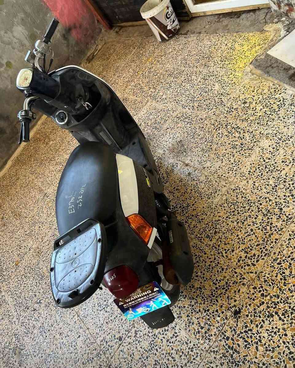 سلام عليكم دراجه البيع
بوليسي كابريتر
درجه مفتوحه فقط ولفات 
جيب فيتر وتعال 
سدر ستوه شاده دبل خلفي جديد 
تاير خلفي جيلاتين 
دراجه  جديده وحلوه
سعر 700 وبيه مجال 
العنوان البصره قضاء القرنه
منطقة النعيم 
رقم الهاتف  ***********
