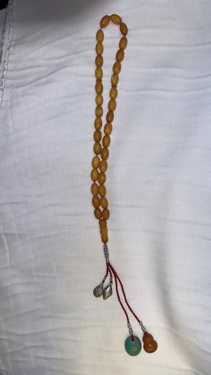 سلام عليكم سبحي الشخصيه اريد ابيعهن لان صار عدي هوايه كله اصلي بلطيقي وقديم ومشروط اقرالي المنشور زين كبل لتطب وتعامل مكاني بغداد الاعظميه *********** ممتواجد علا الفيس بوك رقمي بي واتساب 
اول وحده كهرب بولنديه قديمه مغلفه طبيعي لا حراره ولا معالج مشروط الوزن 28غ كركوشه فظه وحجر كهرب من نفس المال وفيروزه نيشابوريه تفاحيه السعر 300$
الثانيه بولنديه مشروطه طبيعيه مغلفه قديمه حيل مكفوله ممعالجه حراره او غير شي الوزن 20غ الى24 ممتاكد السعر 200 دولار 
الثالثه عطش برميلي او كبسولي الفواصل والكركوشه كلهن فظه مشروطه السعر 160$ الوزن 45غ
الرابعه 101فرز الكويت وشغل الكويت ناس اصيح جبس بعسل وناس اصيح قشطه بعسل وناس اصبح سيراميك واختلفت التسميه الوزن 23غ كركوشه فظه السعر 200$ وشكرا متعجبك الاسعار روح للمزادات واتفرج واسف علا الحجي هواي وكل هاذ الحجي وهم راح يجي واحد ويسال
