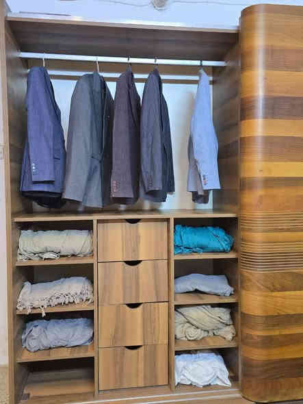 غرفة نوم تركية 🇹🇷 ماركة اصلية 9 قطع
الغرفة تكمة وقوية وخشبها جداً ثقيل
ابواب هايدروليك + سلايد جداً سلس بالفتح والسد اضافة الى المجرات كذلك
الغرفة استيراد خاص من تركيا يعني مو من الشركات العراقية 
السعر مليون و350
عنواني بغداد المشتل
*********** موجود واتساب
