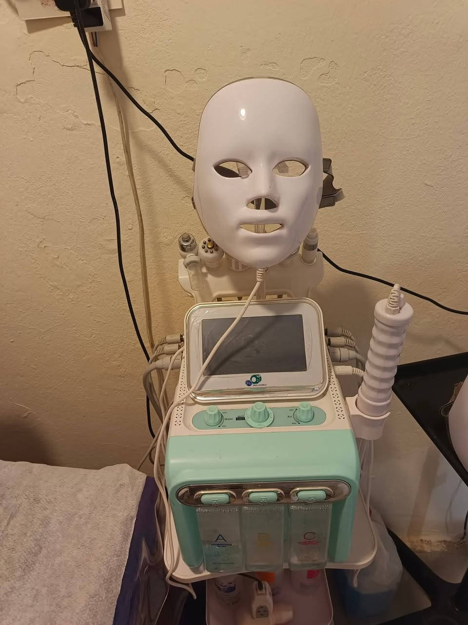 جهاز ال هايدروفيشنل 8في1 مديل حديث نضافه 100٪100 للبيع للاستفسار ***********
