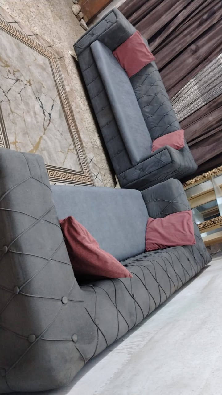 نص تخم 6 مقعد💺 نضيف اي ضرر مابي خشب ثكيل تكمه سعر125 بي مجال مكان لبياع *********** يوجد واتساب
