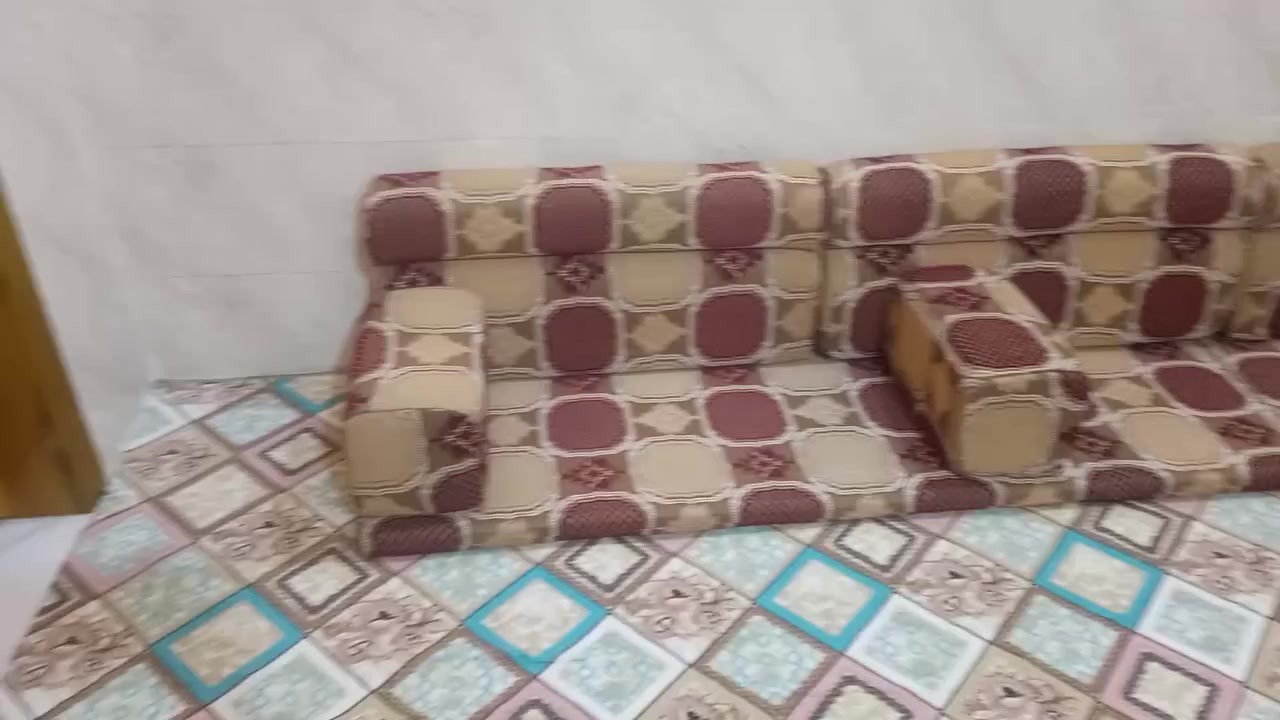 السلام عليكم ديوان عربي 14 متر مصار اله سنه من مشترينا مفروش قليل السعر 350 وبي مجالم تواصل هذا الرقم ***********
