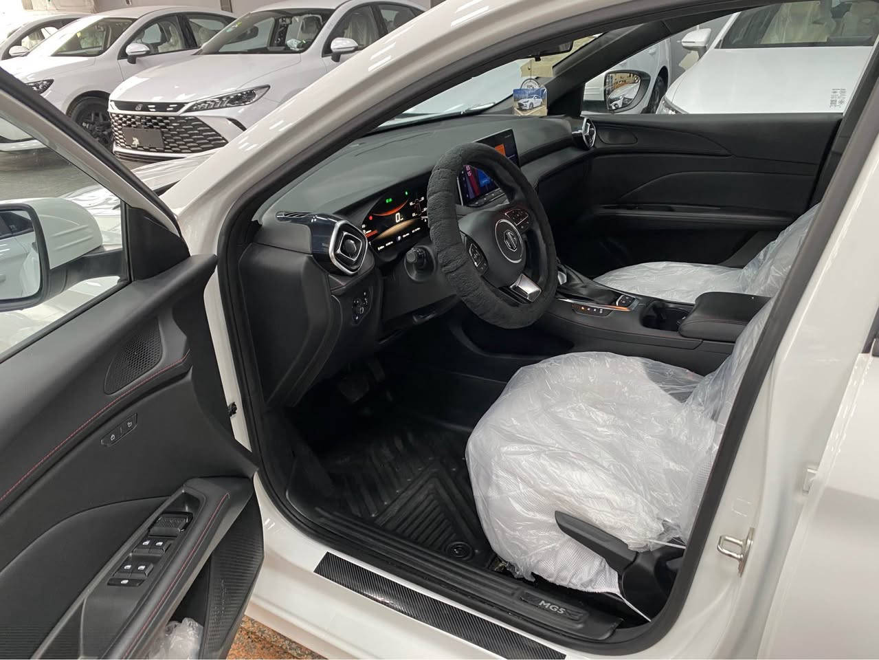 ئێم جی  MG GT 2025 Sport
تەنها.9.هەزار رۆشتووە.بى سبوخ.بى تعديل
فول مواصفات.بەصمة.سلاید.برێك کارەبایی.
شاشەو كاميرا.ئاوێنە شەفت. کوشین جلد.
لايت زينۆن.شاشە بیلادی ئەکتیڤ نرخی 115$🔥
مكان : أربيل.   ١٠٠ متری معرض تۆپ کارس
ژمارەیی مۆبایل ***********☎️ أربيل, العراق
