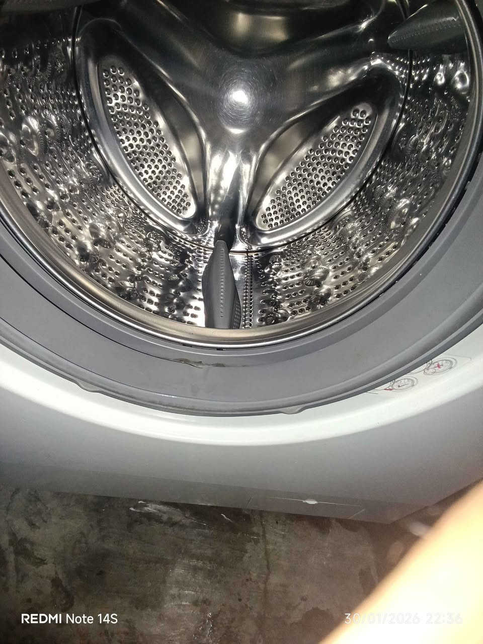 جلشۆری LGی ٨کیلۆیە وەک لۆک وایە زۆر نوێیە و بێ عەیبە دەسکاری هیچ جێگایەکی نەکراوە تەنانەت شوختیشی نییە ،نرخی 200هەزارە و لە سلێمانیم *********** viber w whatsapp السليمانية, العراق
