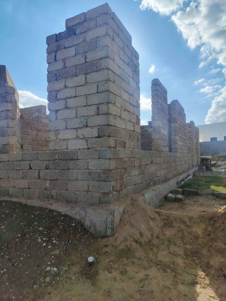 السلام عليكم هيكل معا قطعه بصفو للبيع مساحه 425 معه القطعه في حي المهندسين زراعي مشمول بلتطويب السعر المطلوب 20 مليون وبي مجال شي قليل
#ملاحظه تريد البيت بدون القطعه هم ابيع

الا تصال ع الرقم ***********
