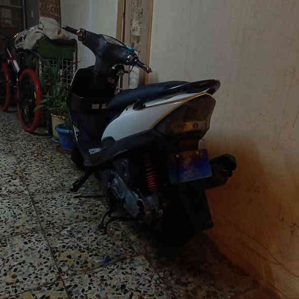 سلام عليكم ماكس عدلة للبيع دراجة سلف وهندر شغالة خير  الله اشاير بكلايت بي كتف مال اشاير حساس شفال كهربايات شغالة بوشة 55مفتوحة بيهة تزويد خفيفصالنصة اف ام يدات بريد يدات بانزين دراجة مرتبة وحلوة وسوات مال هندر موجود مكاني بغداد السيدية وسعرهة 550وبيهة مجال بصيط هاذ رقمي ***********
