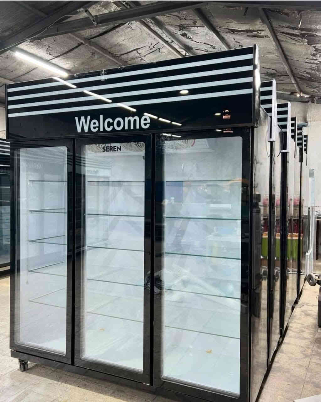 السلا عليكم عزيري العارضات العمودية تفصال حسب طلبك تختار اللون و تنطينه القياس نشتغلك الك  ارتفاع ٢٤٠ سنت عمق ٧٥ سنت  كل ٣ باب يسوي ٢ متر اسم محلك نكتبه فوك العارضه عدنه ٢/٣/٤/. متر يكون قطعه وحده سوه ماطور داخلي او خارجي  حسب  طلبك ضمان ٢ سنه ماطورر
نشتغل كل قياسات هذني خاص ماركت البان اجبان فواكة للورد لستفسر اتصل على الرقم التالي مراسلة ⁨***********/ ***********
