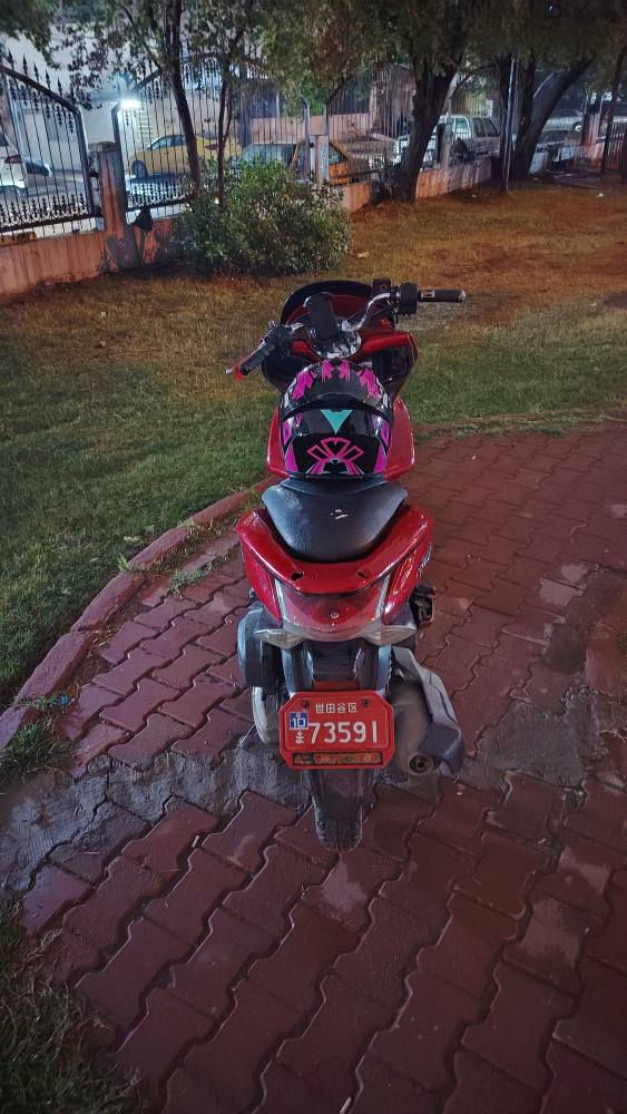 دراجة  pcx محرك 150cc 
بيهة نقوصات بسيطة بس كلشي بسعرة  
تجي تفحص تقتنع يلة تاخذهة متعجبك على راحتك 
نقوصاتهة 
هورن بس يحتاجلة ربط 
قاعدة الكشن بيهة مشكلة 
والكفرات بيهة ملاحظات 
السعر 950الف 
مكينة ناعمة وتخبل
رقمي 
*********** بغداد, العراق
