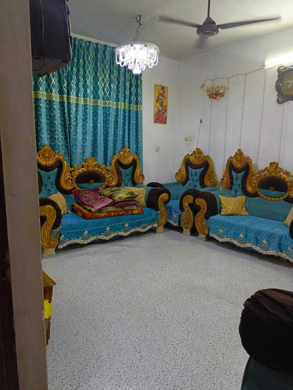 سلام عليكم بيت للبيع ٧٥متر مربعه طابقين دوانم الشعلة قبل السكه عل غربي خلف فوج الطوائ الطابق الأول معزول عن الثاني الطابق الأول صاله وحولي وغرفه ٢حمام خارجي وداخلي الطابق الثاني صاله وغرفه وحولي وحمام نقص كاشي وستاره /السعر ٧٣ /***********/ ***********
