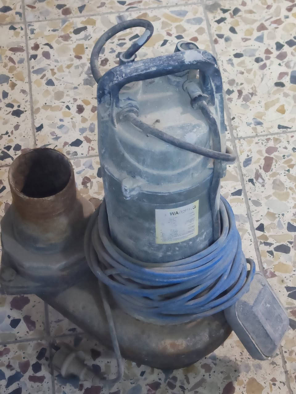 غطاس 3 انج سنكل فيز استخدام قليل بحالة جيدة جدا ما مفتوح مع الطوافه جاهز للعمل 
السعر 150 ألف سعر نهائي الاتصال على    الرقم *********** يوجد توصيل داخل البصرة فقط
