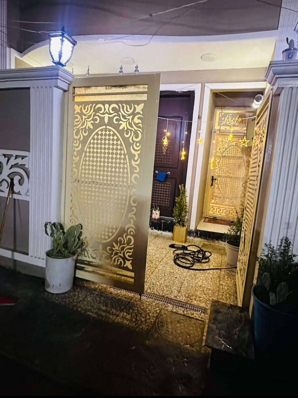 بيت 100متربلزعفرانيه  نهايه اربع شوارع كاع حجي جعفر مي ومجاري وتبليط لبيت طابق واحد وبي بيتونه جبيره ***********
