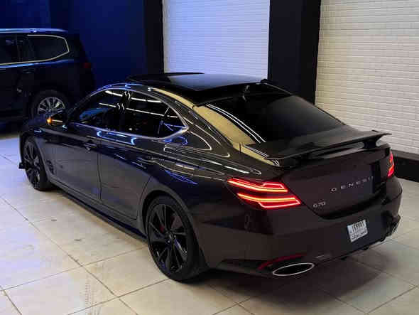 جننسس g70 2023( برستيج ملكي )

فول مواصفات محرك 6سلندر 3.3 تون توربو 
سيارة جديدة جدا رقم بغداد  

مابيها اي نقص كلش نظيفه و حلوه 
سته سلندر.  مكينه 3300 تون تيربو
  عليها حمايه نانو سيراميك  ضمان سنه 
قبل عشر ايام. مسويلها صيانه كامله كلفتني. 12. ورقه 
 
تبديل تخم تايرات     تو سايز نفس النقشه  جبته من دبي  و دهن و صيانه كامله من كلشي

علليها سويلر 
و لحيه من شنايز

لونها نفطي مو اسود 
ايرباكات سليمه لان حادثها و هي واكفه السياره

حادث السياره ربع بارد بالجاملغ و بنيد 
سونار موجود بالمنشور 

محرك 6سلندر 3.3 تون توربو 
كير zf8 نمر 
نبدي بالموصفات 
بصمه تشغيل عن بعد 
لايتات ليد خلفي لد 
اناره ترحيب بعلامة جنسس بالمري الحانبيه 
رادار امامي 
رادار خلفي 
رادار جانبي 
مراية جانبيه تعتيم وهيتر ونقطه عمياء مري شفط 
مري جانبيه قلاب على البك 
 كامرات 360 درجه 
سستم صوت لكسكون 12 سماعه 
عباره عن حفله داخل السياره 
كشنات جلد  بقلاوة وتطريز احمر واحزمه حمر تحكم بكشن المرافق من يم السايق وتدفئة وتبريد وكهرباء وحضن ومساج 
تبريد منفصل مناخين 
كير طياره كهرباء 
شفتات بالستيرن 
دشبول دجتل من تعلك اشاره يمنه اويسره تفتح كامره بالدشبول تبينه النقطه العمية 
قياده اليه بالكامل وتحديد مسار وداتشوا بالدشبول يعرض على الجامه الاماميه 
دفع خلفي اكسل وفجوج بريكات برمبو 
5 اوضاع قياده ايكو وكومفرت وسبورت و سبورت بلص يطفي مانع انزلاق ويحظن السايق ويشد الحزام على السايق 
ستيرن كهرباء وتدفئة ستيرن  ميموري خزن الكشن 
هندبريك بصمه اوتو هولد 
حساسات امامي خلفيه 360 درجه 

فتحتة سقف كنتاره 
شاحن تليفون واير ليس 
سياره كلش حلوة وجديده ماشيه 

28 الف كلم
مناقصه اي شي دهن وفلتر جديد 
سياره مكانه بغداد 

السعر  225 ورقه و بيها مجال بسيط كلش 
الرقم 
***********

***********
***********
