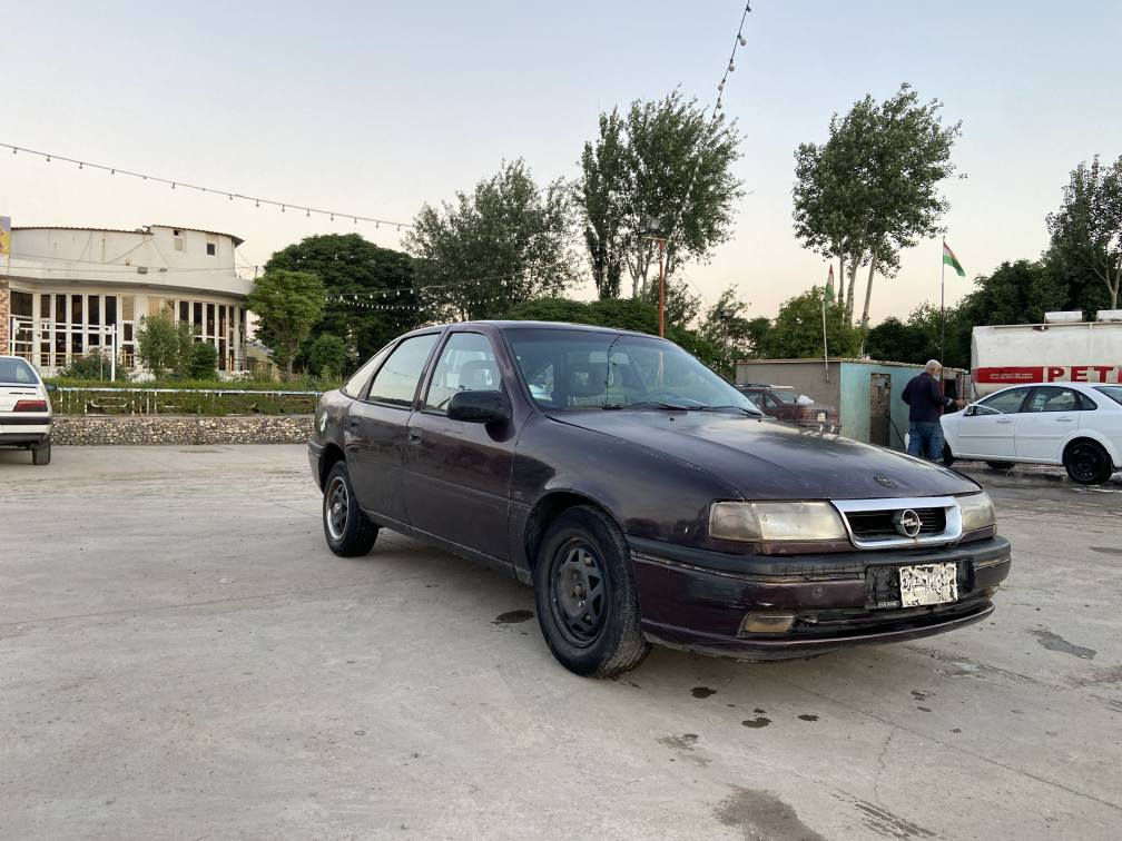 سەرەتا بەناوی خوای گەورە
ئۆپڵ ڤیکترا تەنها 12 گەڵا 
مۆدێل1992  مەکینە 16 گێڕ عادی گێڕوو مەکینەی بێ عەیب
کۆدی مرووری لەگەڵە کەفیلی ماڵی مەدەنوو هەمووی بەشەرت 
کارەبای کامل مەزبووتە چوار ویلوو تایەی لۆکی لەژێرایە دەشپوولوو بەرە دەرگای لۆکە زۆر جایزە بانزین کەمە خوات
 
ژ.م*********** وەسئابوو ڤایبەریشی لەسەرە السليمانية, العراق
