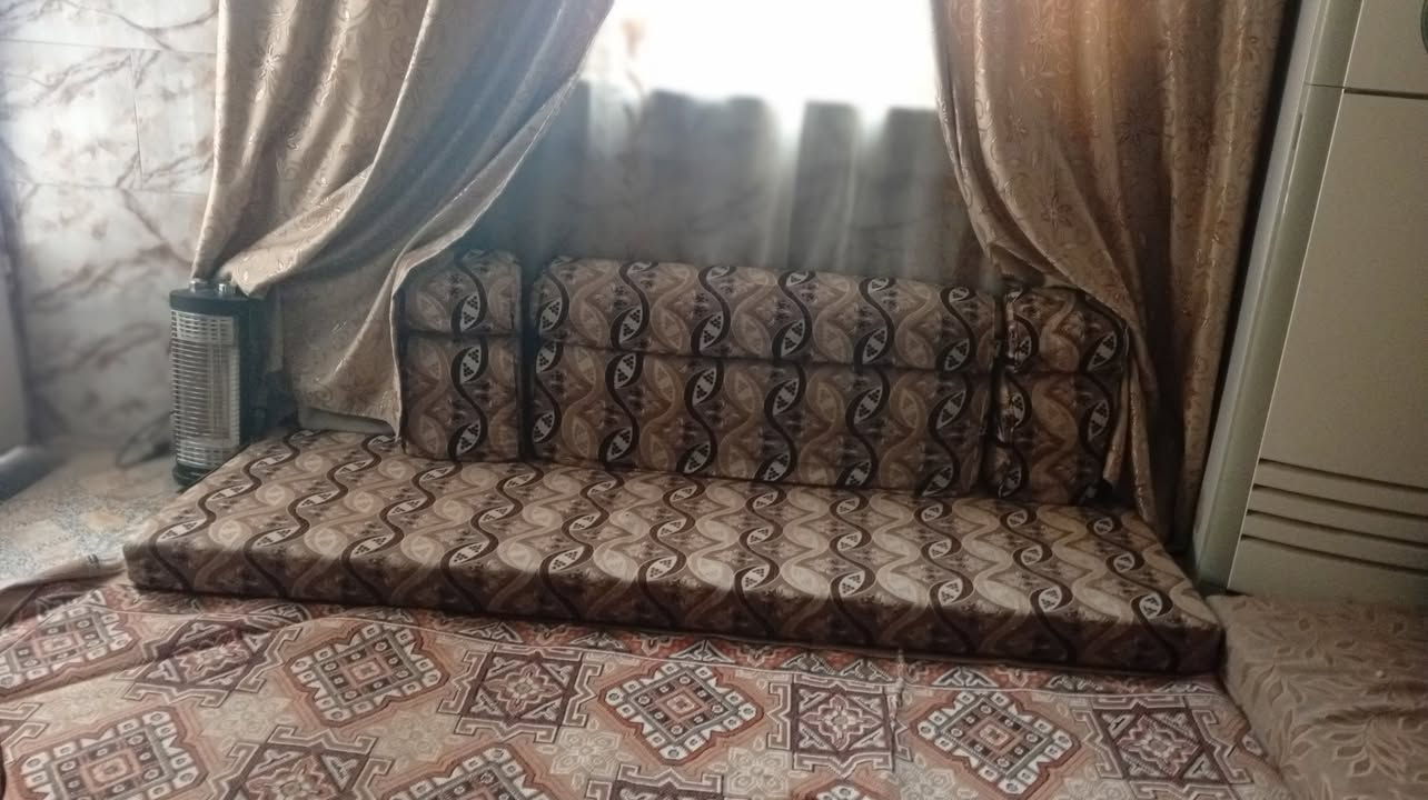 السلام عليكم
ديوان للبيع 
تسگام الطول 12متر 7قطع و7 تجوات نضيف جدً اي ضرر مابي سفنج مضغوط ارتفاع كلش حلو صار سنتين من سگمتة السعر 250 
***********
