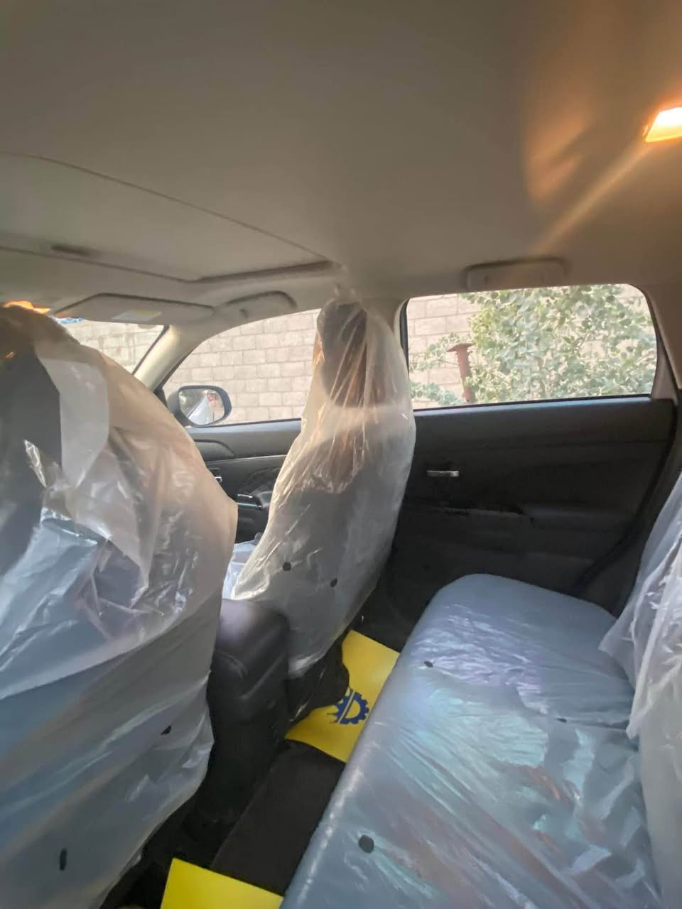 متسيوبيشي Asx2022
محرك بنزين 2000 سي سي

كير اوتوماتيك + سبورت 5 راكب

جام مع مرآة اوتوماتيك

ويل كب

فتحة سقف

تحديد مسار

شاشة وكاميرا أصلية

داخل جلد اسود

 سيارة مكفولة من كلشي فقط شخطات بالدعاميات بدون حادث

٤٥ الف كيلو

130$

0786 497 0195

المكان كربلاء او بغداد Colombo, Sri Lanka
