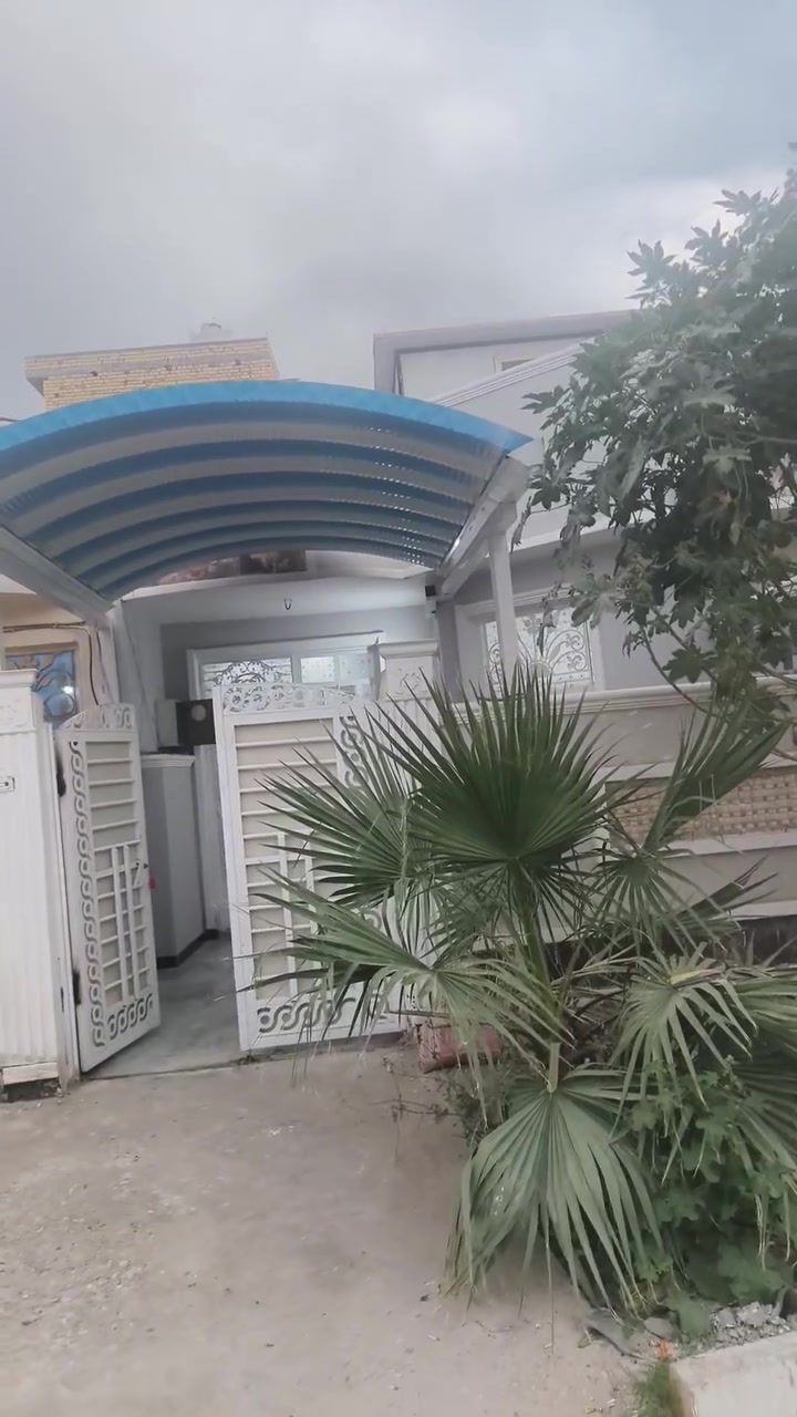 بيت للبيع السكان الصناعي النزله الاولى المساحة 100 واقع حال 120 طابو صرف يتكوت من غرفة واستقبال وصاله ومطبخ وحمامات داخلية وخارجية للاستفسار *********** أو *********** واتساب

