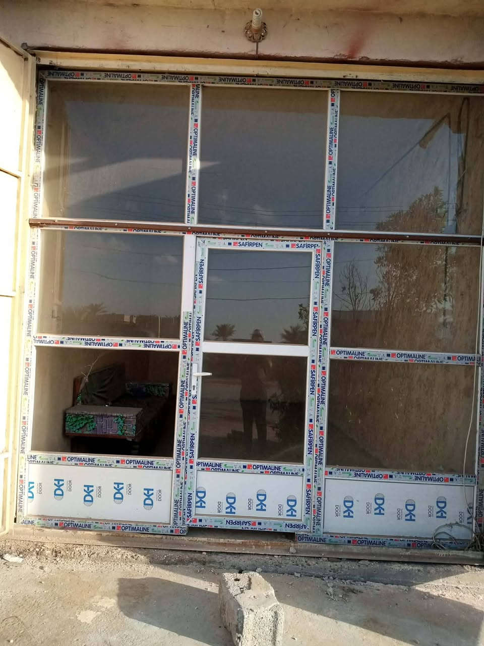 سلام عليكم البيع جديده السعر ٥٠٠ الف وبيه مجال العنوان ورديه خارج رقم الهاتف ***********
