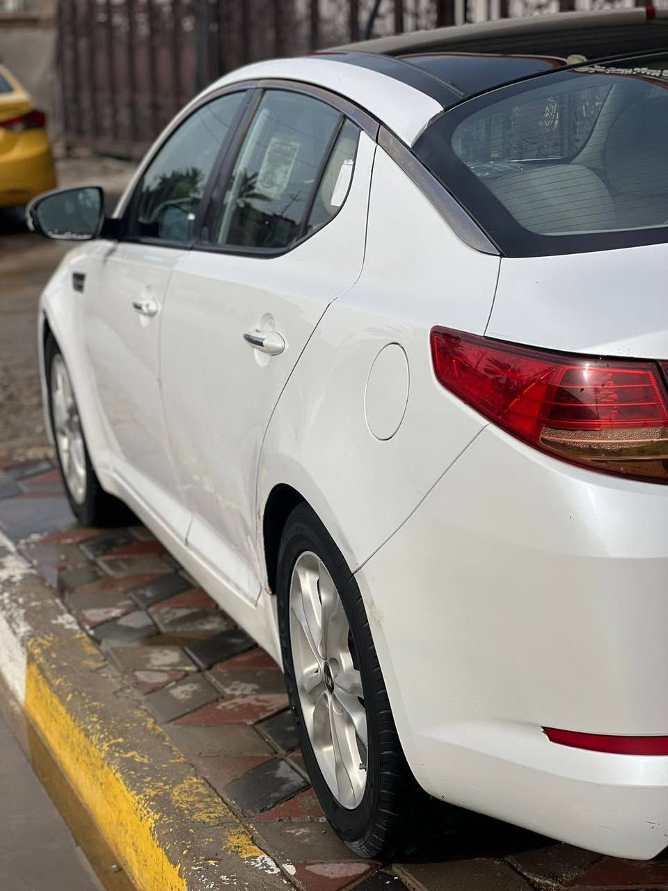 سلام عليكم اوبتما موديل 2012 خليجي السياره مكفوله كفاله عامه بدون تبديل بدون صبق فقط طخه بسيطه بلباب الخلفي وممسويه واضحه بلصوره السياره فول مواصفات ماعده البصمه مري شفط تحكم ستيرن قفل سرعه بنيرامه كير مكينه خير من الله لا تنقيص ولا تبخير شرط المكينه مامفتوحه امانت الله السياره خير من الله تجي ودكلب براحتكك رقم سياره مميز 
الرقم ***********والسعر 122وبيهه مجال بسيط
(المكان واسط صويره)
