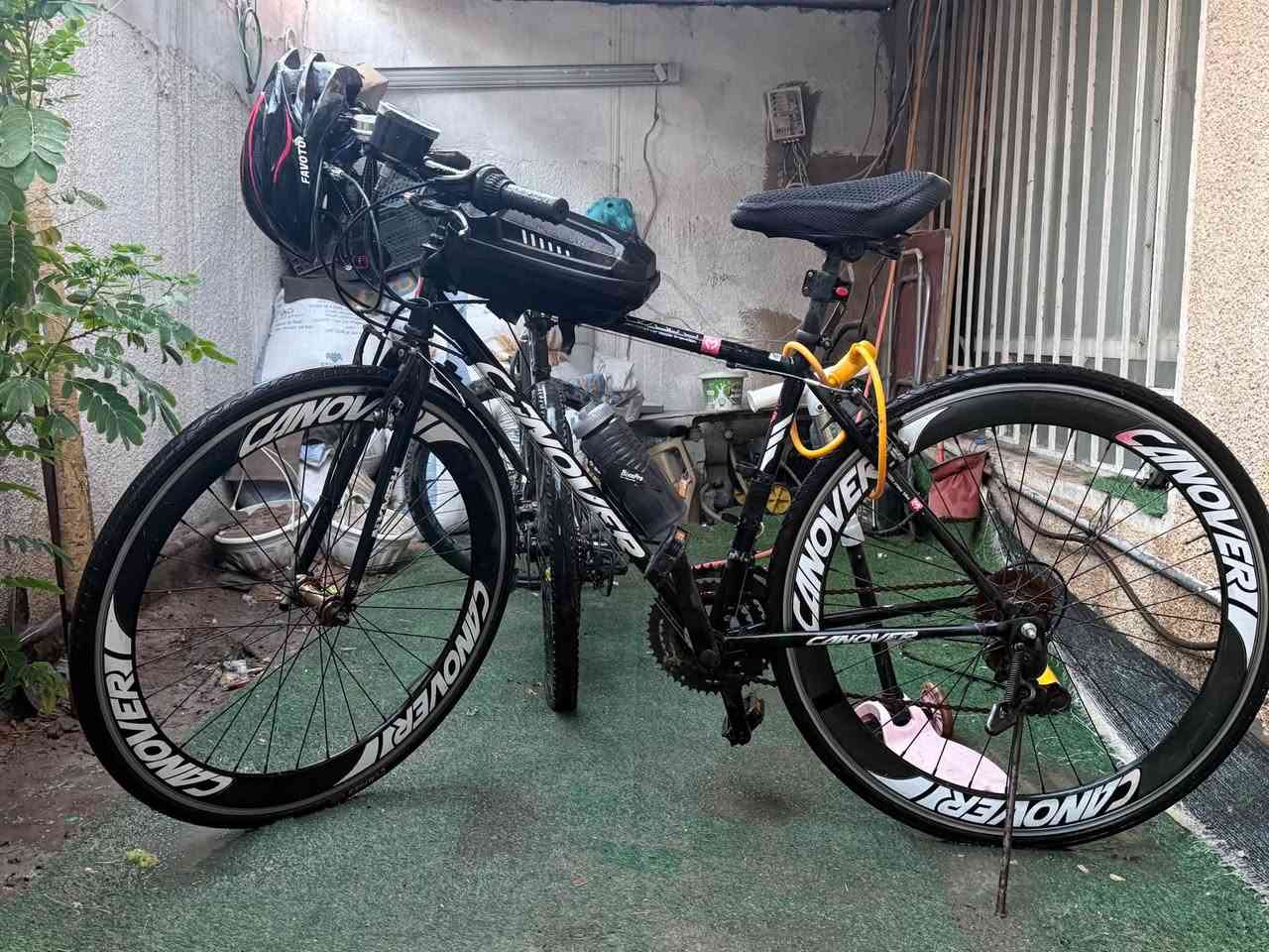بايسكل c700 للبيع بايسكل نظيف كلشي بي جديد ويا خوذه اصليه وجنطه كاربون فايبر ودبل گير السعر 140الف بغداد الدوره ***********
