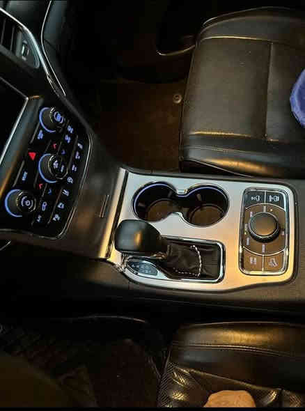 جيب High altitude  موديل 2018 كلين مكفولة دعامية لدعامية فول فول مواصفات 
للاخير ماشي 61 ميل جكات رادار امامي جانبي خلفي 
سقف بانوراما 
سعر 295  $ و مجال 
للاستفسار *********** دهوك
