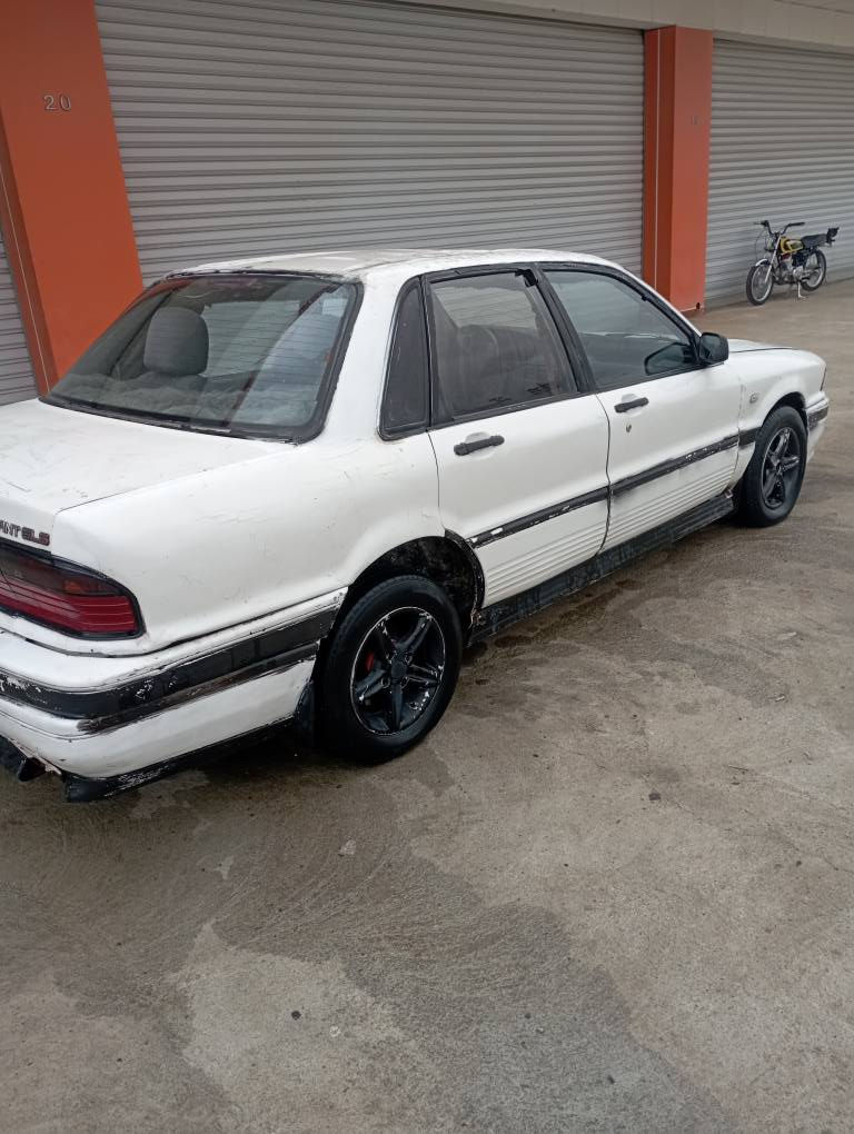 مه كينه 63گير عادي 
سلايت جام كارابا
ئارم بلاستيك هه ولير به شه رتي اوه ليات سه يته ره 
تاخم بيش بشت تونده 
كارابايات هه مو يش ده كا 
سياره كه سقفي مه عجوني هه يه 
به شه رتي موسو براوه پيشو پشتي ده عمي نيه
گيرو عه ينه و كلاج تازه گوريوه 
پاتري  و روني مه كينه تازه گوريوه
گه رمي لايت فلجه ناوگيج ته نزيل هه مو ئيش ده كا 
سعري 17وه ره قه معامله 
اگه ر موشته ري وه ره سه يري بكه به نامه نابيت 
*********** أربيل, العراق
