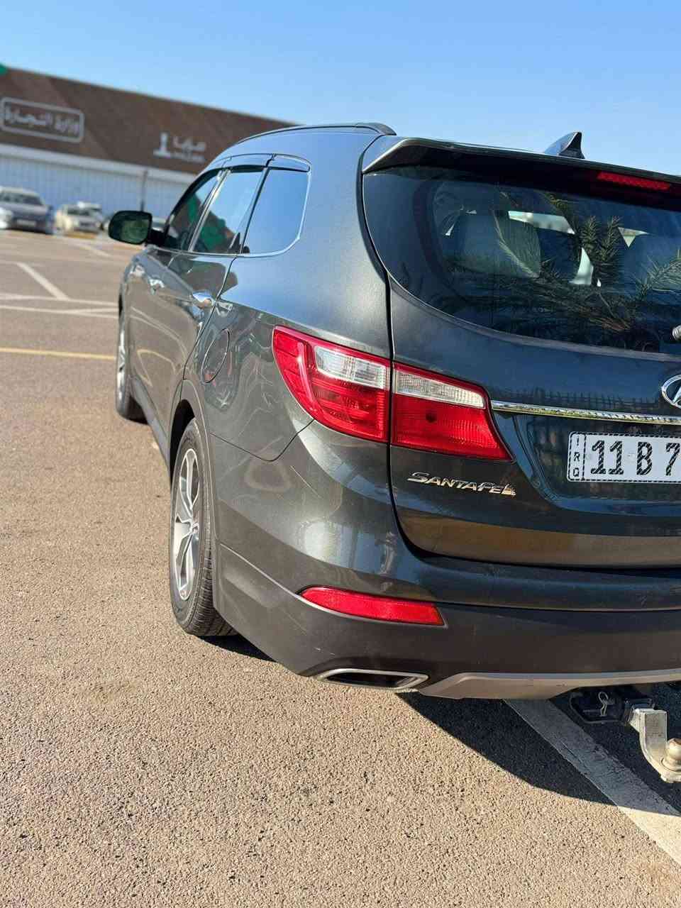 ماشيه 85 ألف بلادي
محرك 6.سلندر وارد أمريكي 
ضربتها بنيد وجاملغ 
كما مبين في السونار 
تلاث قطع تبريد
كشنات كهرباء مع تدفئ
استيرن تدفئ
تخم تاير جديد
مكان السياره ب البياع
سعرها 135 وبيها مجال
***********
