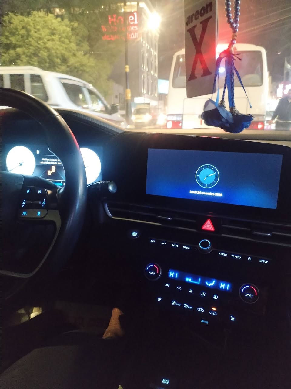 السلام عليكم من رخصة لادمن النترة ٢٠٢٣ سيارة بسمي تحويل ثاني يوم حادثها مرفق بالمنشور بدون ايرباك منظومة غاز مصفرة هية وغرامات هزة جديدة مكاني بغداد رقم الهاتف (***********)
