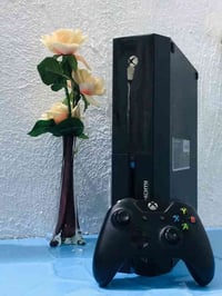 اكس بوكس وان فات مع يده السعر 110 الف + توصيل مجاني  الرقم : 077786747...