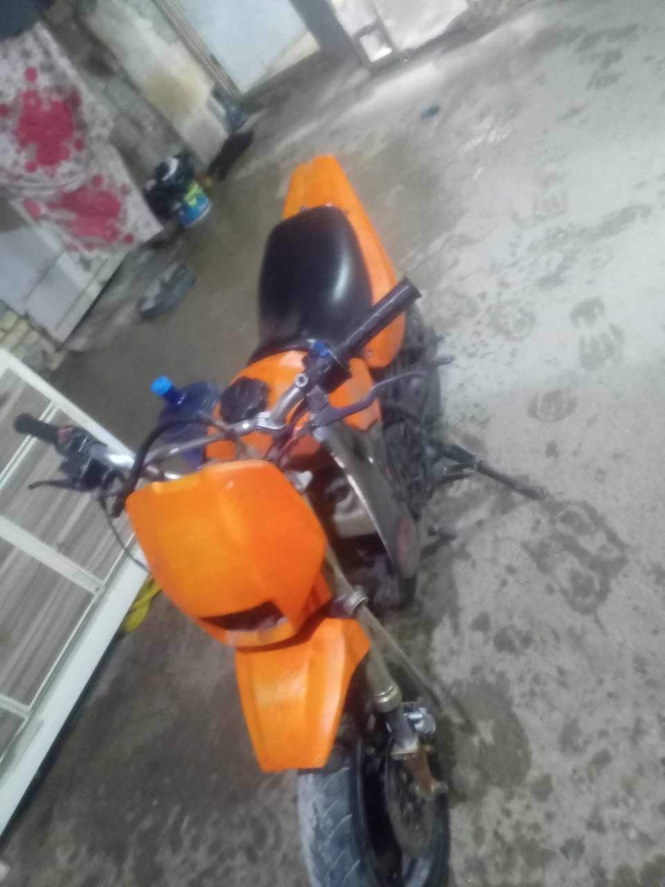 السلام عليكم دراجه معروضه البيع
كاوسكي ربع اي نقص مابيه دراجه كامله سرعتها 110 خمسه كير سعر 500وبيهه مجال قليل المكان سبع قصور يم الصيطره رقم *********** المبايل
