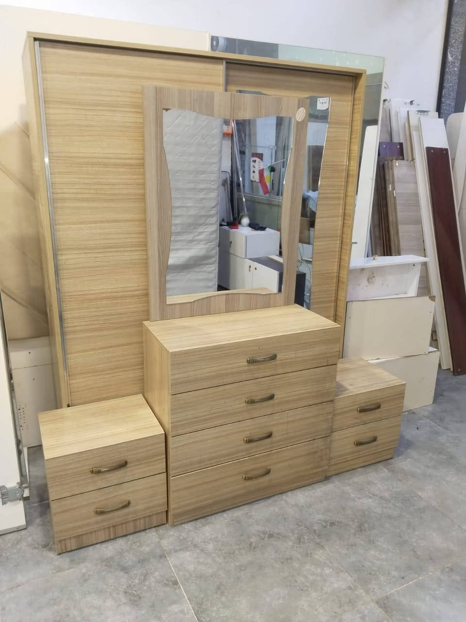 غرفة نوم 7 قطع شبابي للبيع مع ودواشك جرابي عدد 3 سعر 300 للتواصل ***********
