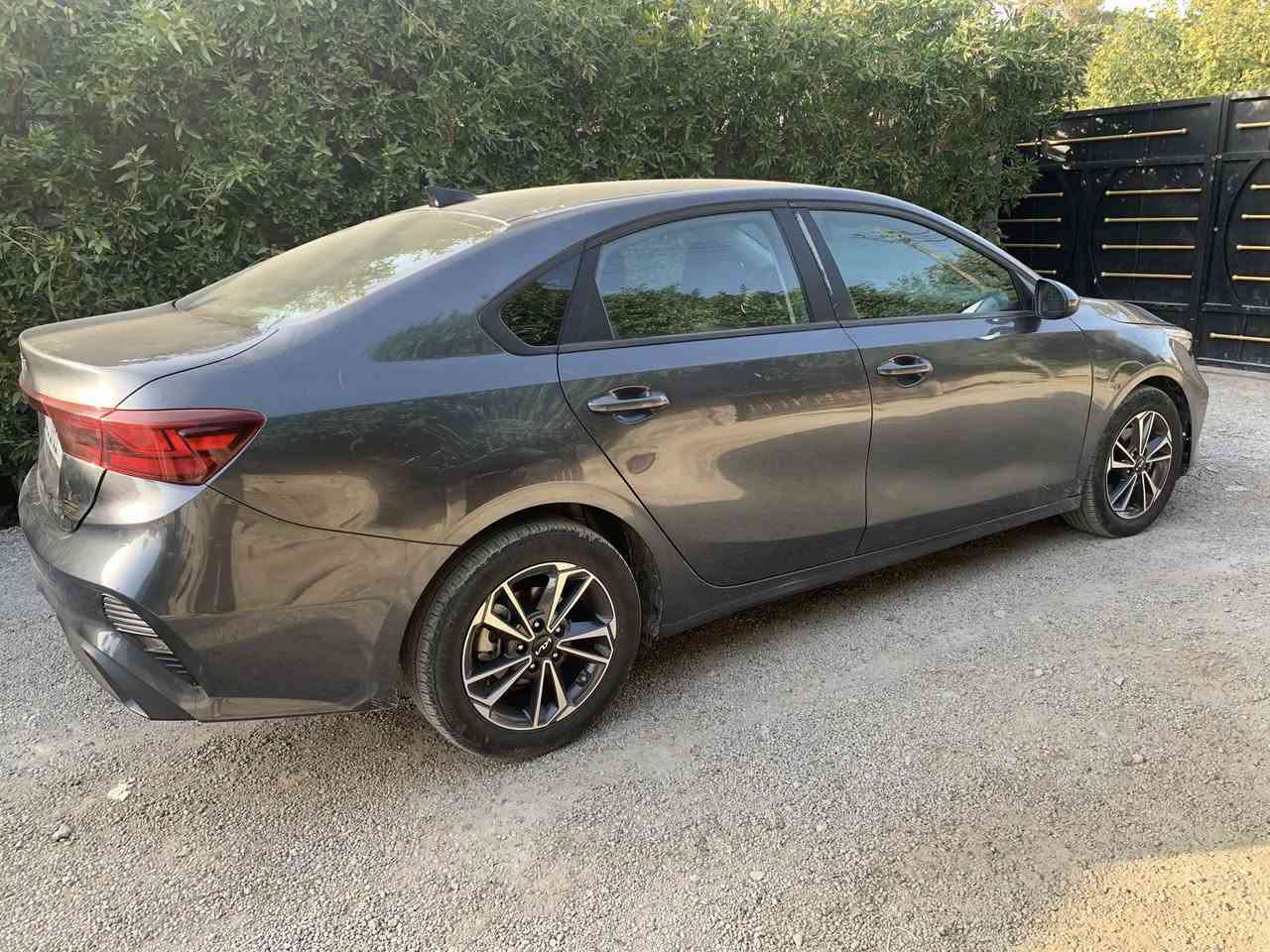 السلام عليكم للبيع او مراوس حسب القناعة
كيا فورتي  موديل 2024
ماشيه (17) الاف بوضع الزيرو
دخول جديد وترقيم بغداد جديد وهزه جديده تحويل مباشر
• المحرك: 2000 دوش
 • شاشه تدعم الكاربلي + كاميرا خلفية
 • رادار أمامي
 • 3 أنظمة قيادة
 • تحكمات ستيرن+ نظام تحديد المسار
 • السيارة نظيفة جداً وجديدة بمعنى الكلمة بدون اي نقص
حادث جاملغ فقط وشوية من الباب مصلحات نفسهن بدون دواخل شواصي مكفوله وبدون اي نقص تخم تاير 
العنوان / بغداد ابوغريب
السعر 160 وبيه مجال بسيط
***********
