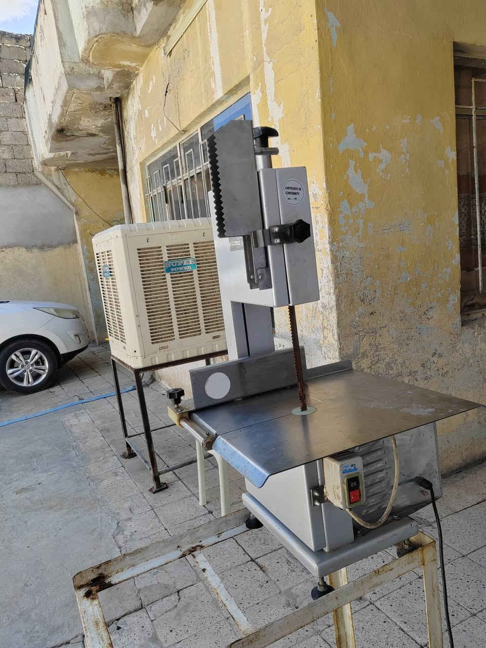 سلام عليكم منشار لحم للبيع مستعمل شي قليل السعر 350بي مجال ***********
