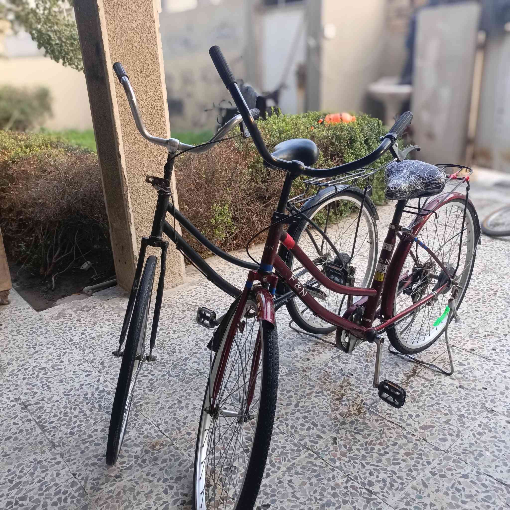 السلام عليكم باسكلات للبيع واحد مصبوغ واحد يرادله ولف الاسود مصبوغ باسكلات نضيفات زينات السعر 80 العنوان بغداد الجديدة رقم او مازنجر ***********
