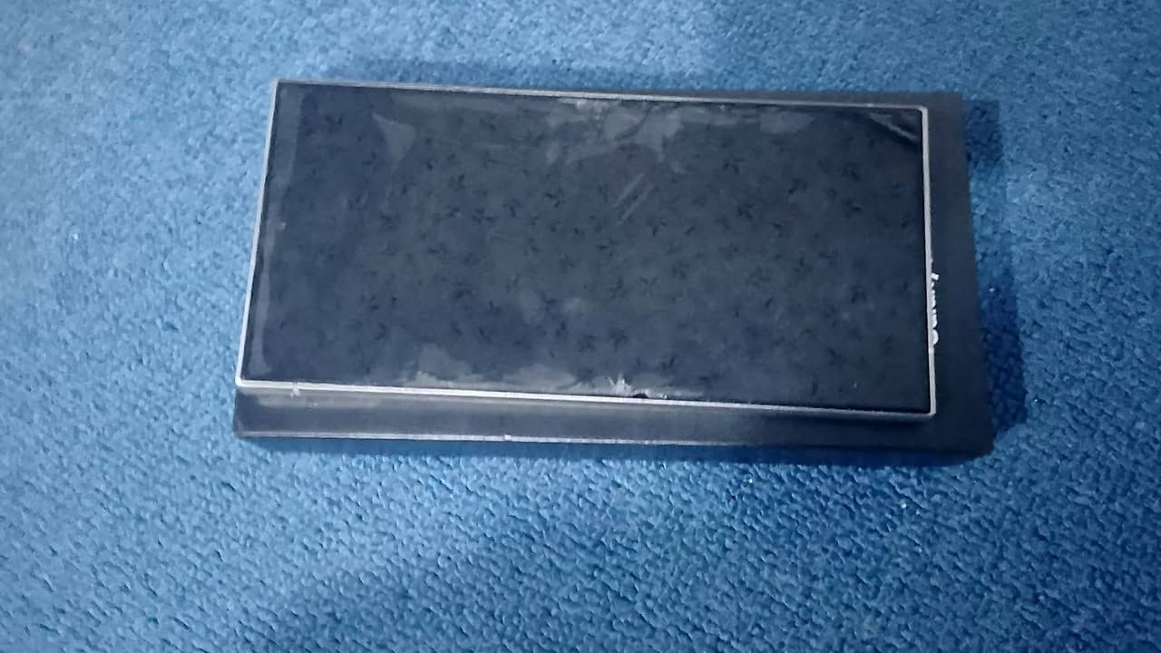 تلفون اس سامسونج 24 نظافه 100% كرتونه وياه اريده بمليون و100 وبي مجال كثير ***********
