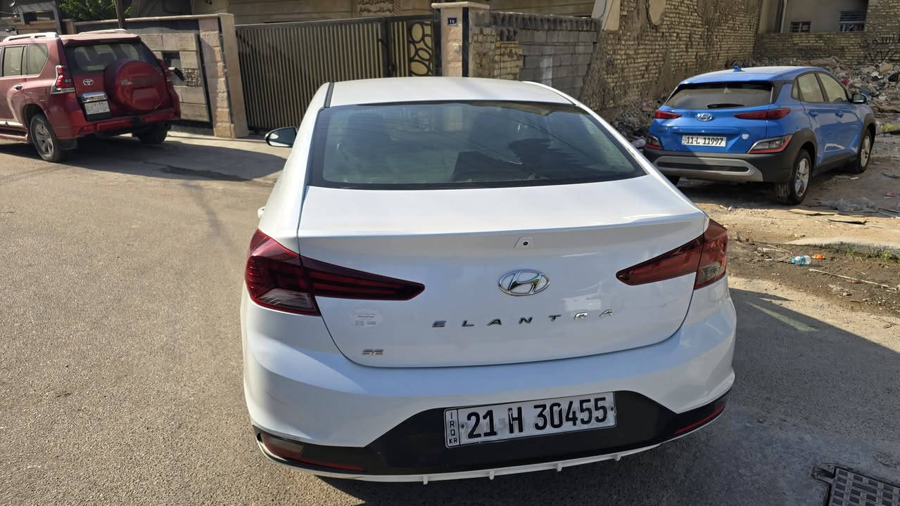 النترا 2019 امريكي ماشيه 89 
كير محرك مكفول محرك 2000 دوش تخم تاير تبريد ثلج صدرها جديد سياره جاهزه من كلشي نضيفه مال جناي صور حادثها موجوده ويا صور بس بنيد صبغ باقي مكفول
 السعر 137 بيها مجال للشراي 
الاستفسار *********** مكاني بغداد السيديه
