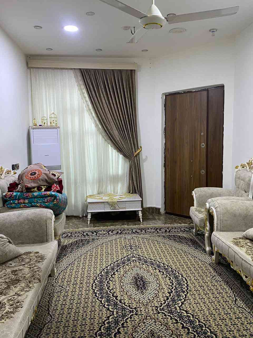 👋سلام عليكم بيت للبيع
🌏مساحه 140  متر طابو صرف 
📌الموقع حي المعلمين قرب مدرسة العدنانية 
👈بناء حديث مبني طابقين  وموقع  ممتاز جدا 
🏠تفاصيل البيت الطابق الأول كراج استقبال مطبخ صاله درج غرفه نوم وصحيات⛺ والطابق الثاني مبني نفس بناء الطابق الأول ناقصه فقط سيراميك شغل لأن السيراميك موجود فقط شغل  سيراميك  الطابق الثاني 
☎للاستفسار اتصل 

📞***********

📞***********

✔️مكتب الشمس للعقار بعقوبة حي المعلمين
